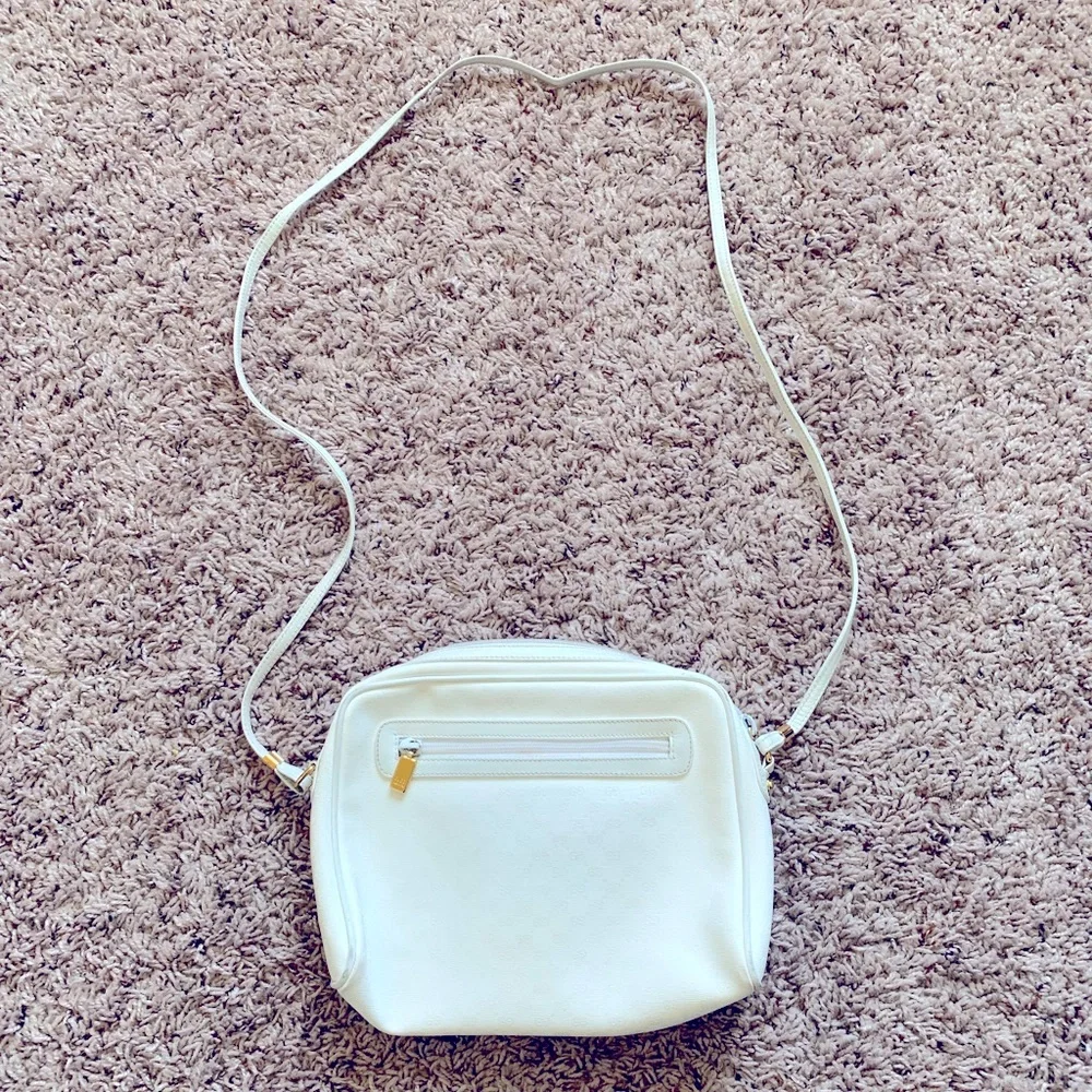 🎉HP 10/30🎉 Authentic Gucci Vintage Crossbody bag, *RARE* ALL White